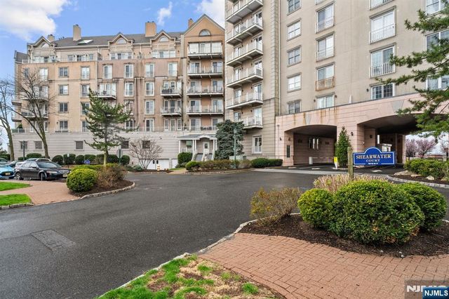 100 Shearwater 31, Jersey City, NJ 07305