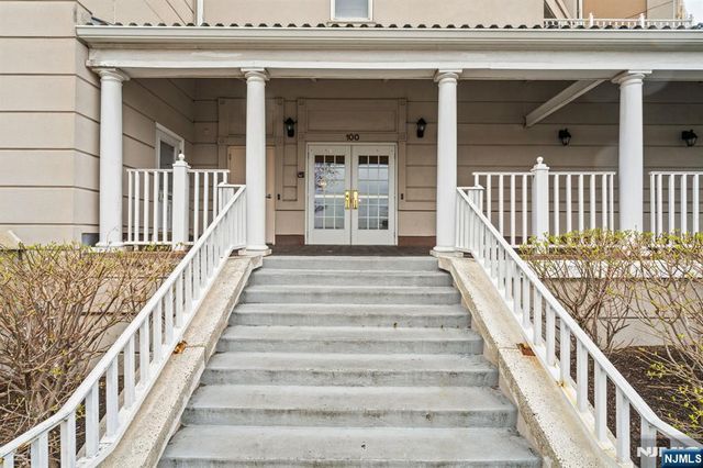 100 Shearwater 31, Jersey City, NJ 07305