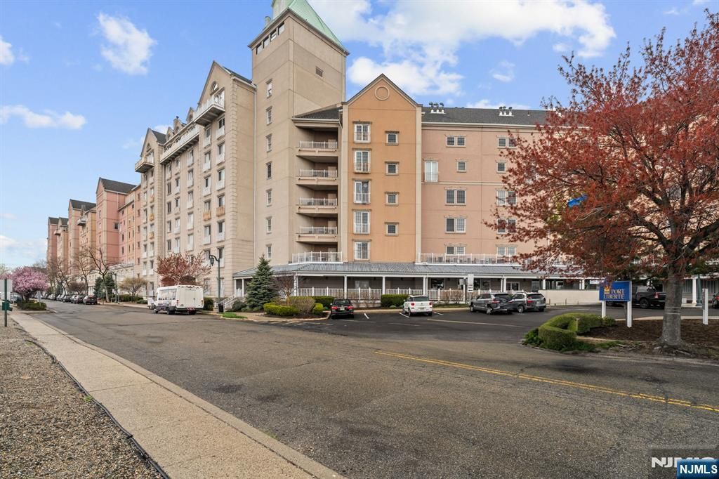 100 Shearwater 31, Jersey City, NJ 07305