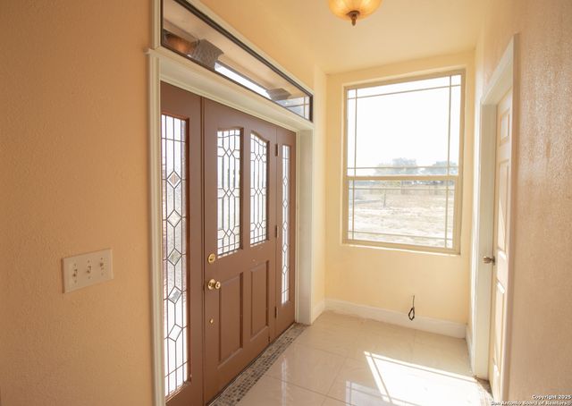 272 CR 341, La Vernia, TX 78121