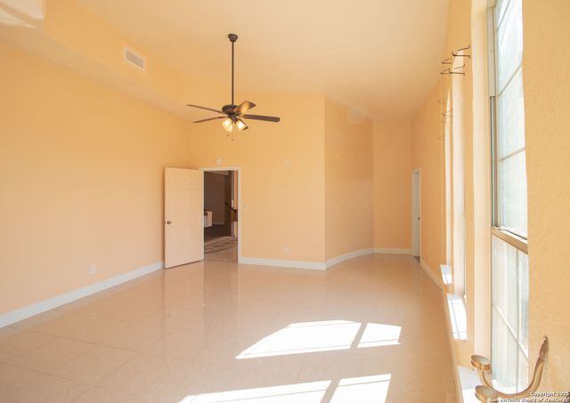 272 CR 341, La Vernia, TX 78121