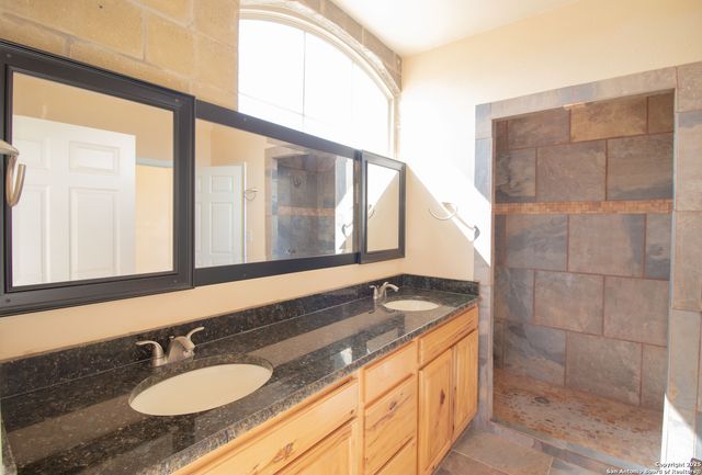 272 CR 341, La Vernia, TX 78121