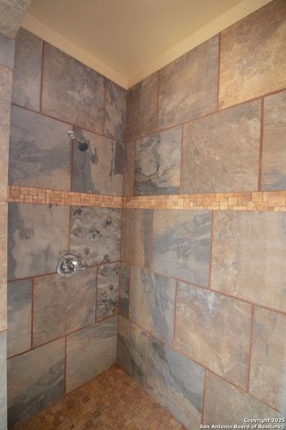 272 CR 341, La Vernia, TX 78121