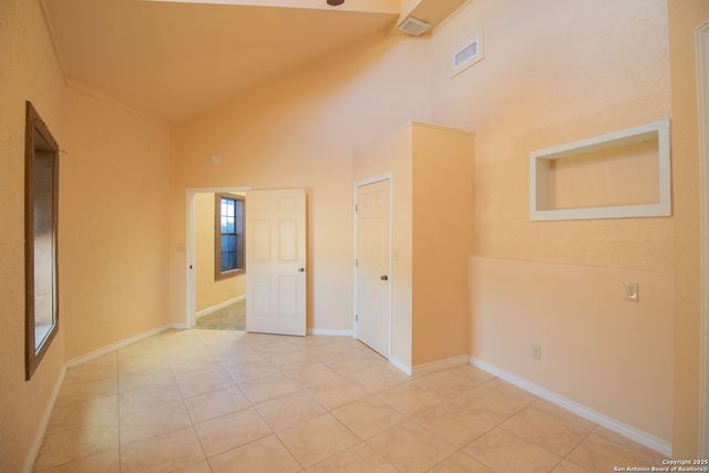 272 CR 341, La Vernia, TX 78121
