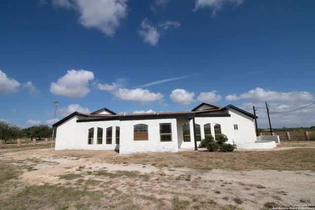 272 CR 341, La Vernia, TX 78121