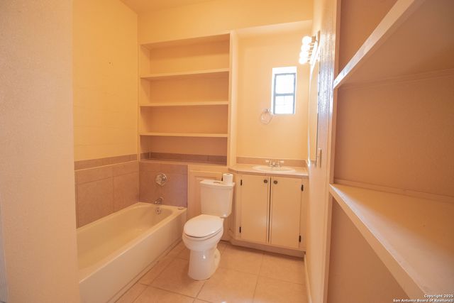 272 CR 341, La Vernia, TX 78121