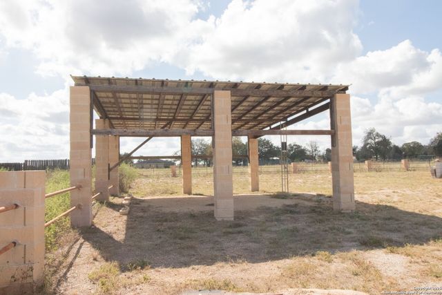 272 CR 341, La Vernia, TX 78121
