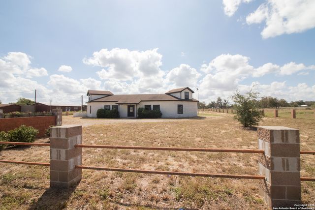 272 CR 341, La Vernia, TX 78121