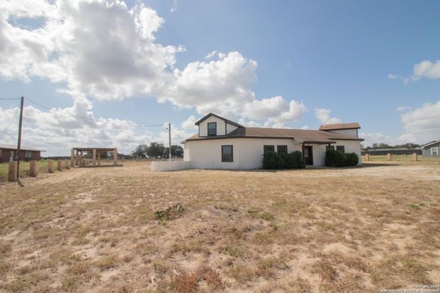 272 CR 341, La Vernia, TX 78121