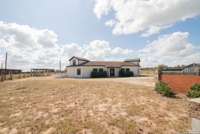 272 CR 341, La Vernia, TX 78121