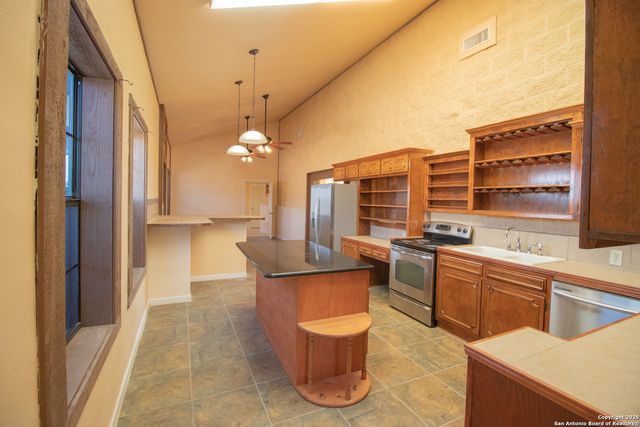 272 CR 341, La Vernia, TX 78121