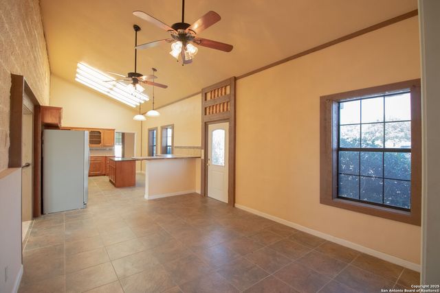 272 CR 341, La Vernia, TX 78121