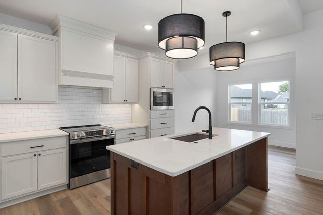 3045 E Heritage Street, Republic, MO 65738