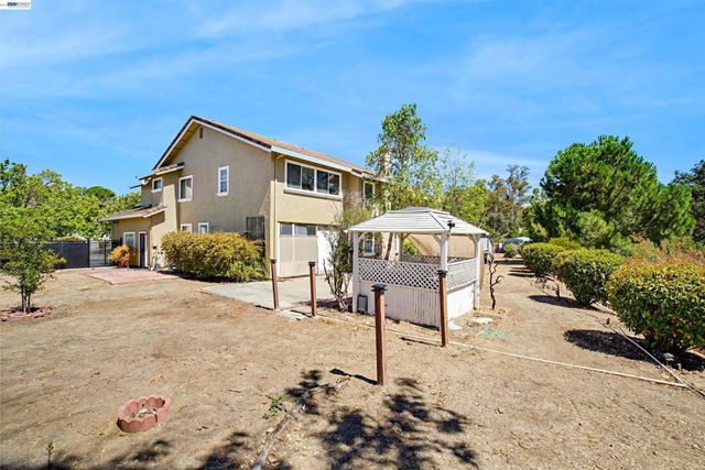 6299 Scenic Meadow Ln, San Jose, CA 95135