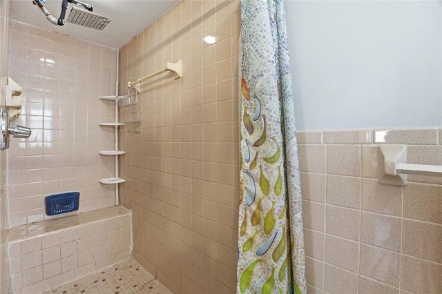 7002 CRESTLAKE DRIVE, Orlando, FL 32819