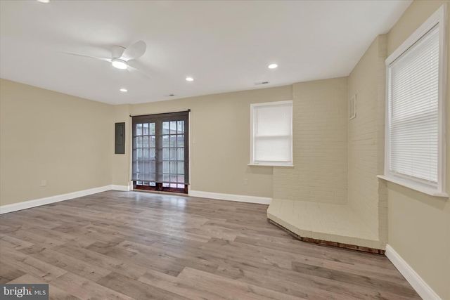 10 SHARROW CT, Baltimore, MD 21244