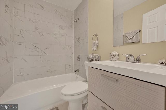 10 SHARROW CT, Baltimore, MD 21244