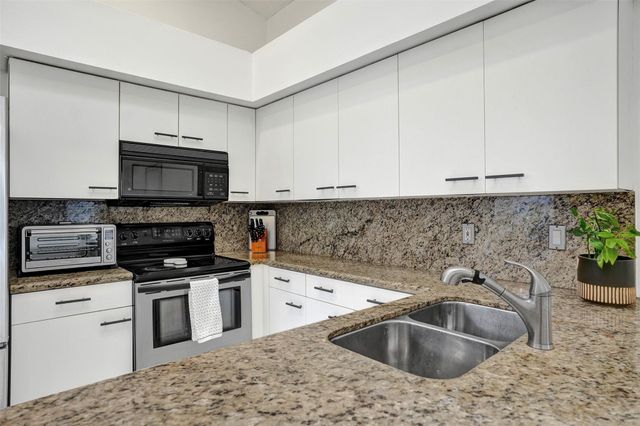 10108 NW 4th Street, Plantation, FL 33324