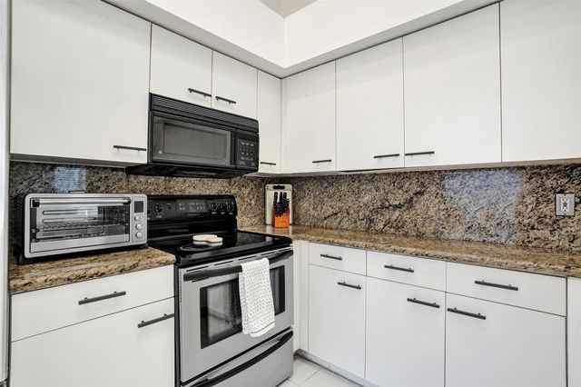 10108 NW 4th Street, Plantation, FL 33324