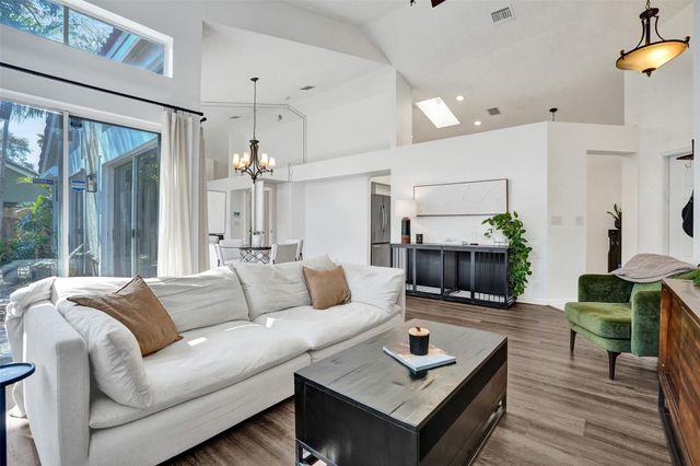 10108 NW 4th Street, Plantation, FL 33324