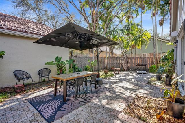 10108 NW 4th Street, Plantation, FL 33324