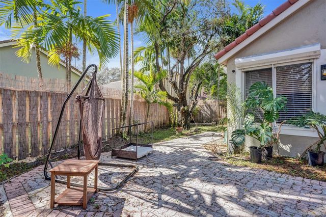 10108 NW 4th Street, Plantation, FL 33324