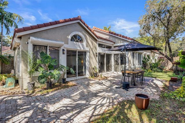 10108 NW 4th Street, Plantation, FL 33324