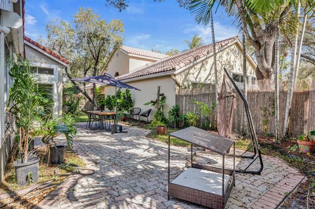 10108 NW 4th Street, Plantation, FL 33324