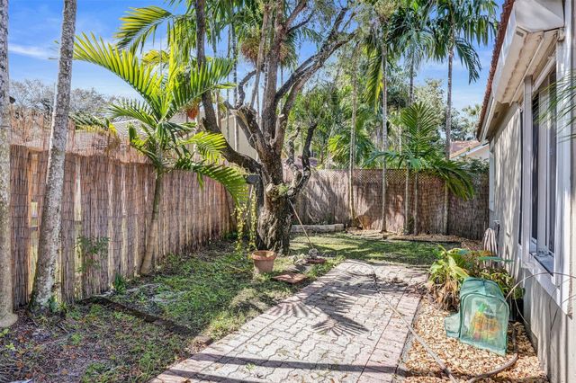 10108 NW 4th Street, Plantation, FL 33324