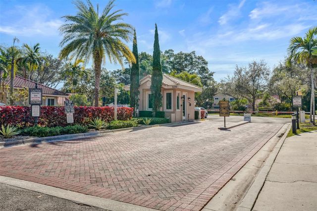 10108 NW 4th Street, Plantation, FL 33324