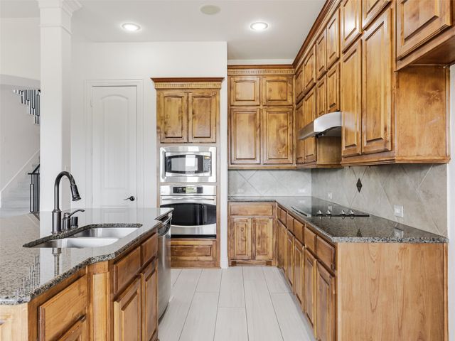 2512 Sir Alexander Lane, Lewisville, TX 75056