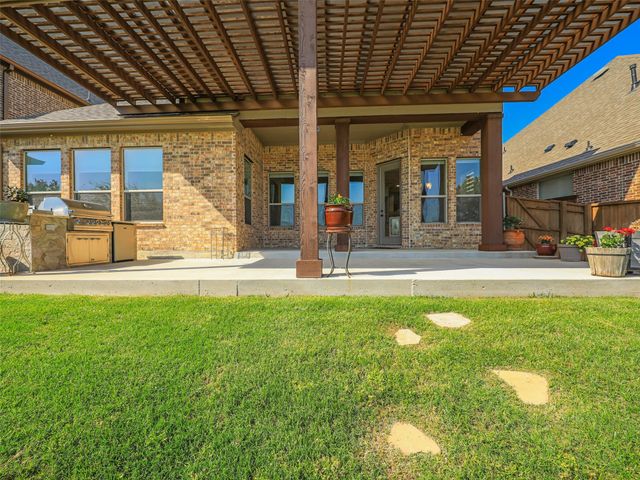 2512 Sir Alexander Lane, Lewisville, TX 75056