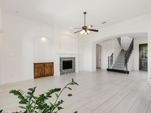 2512 Sir Alexander Lane, Lewisville, TX 75056