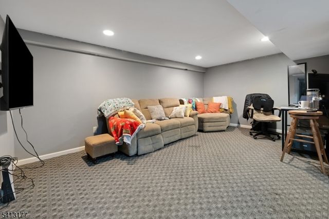 38 Post Ln, Riverdale Boro, NJ 07457