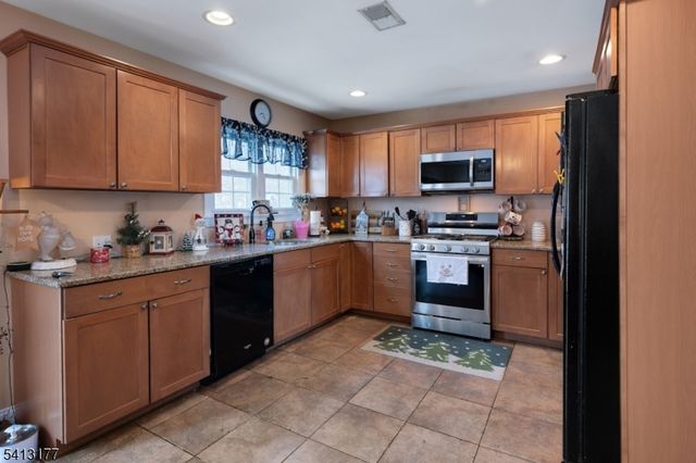 38 Post Ln, Riverdale Boro, NJ 07457