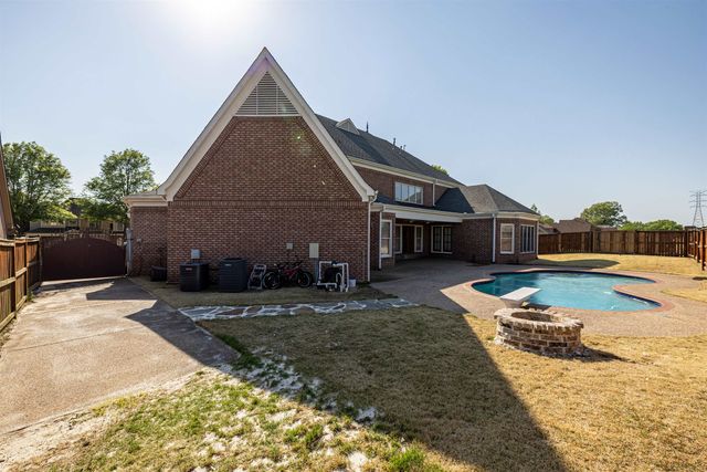 1042 WOODLAND RIDGE DR, Cordova, TN 38018