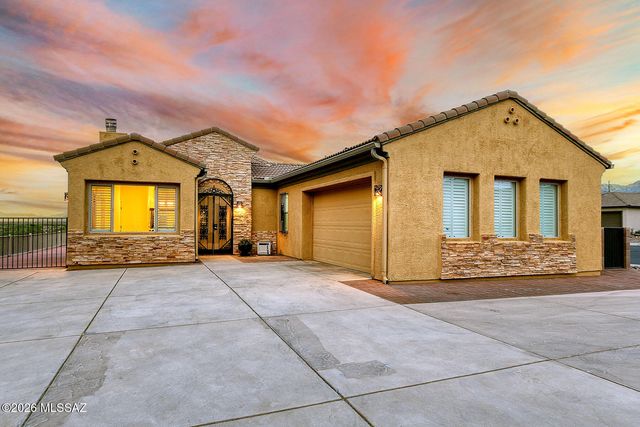 1734 W Acacia Bluffs Drive, Green Valley, AZ 85622