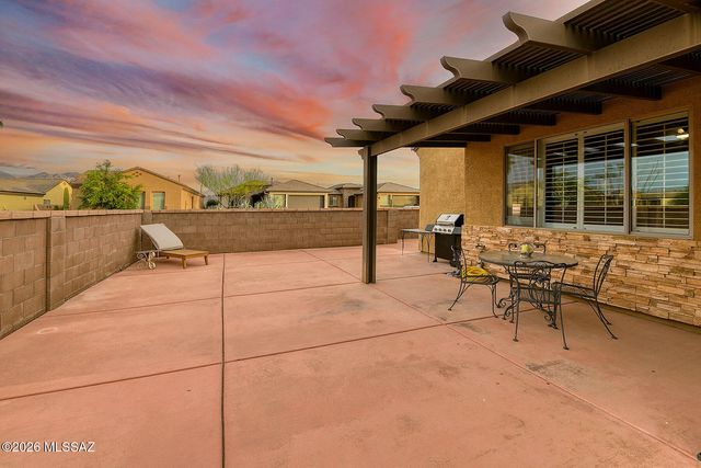 1734 W Acacia Bluffs Drive, Green Valley, AZ 85622