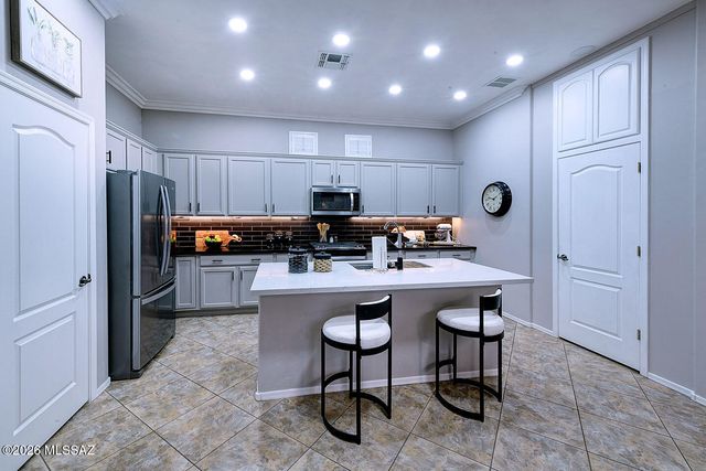 1734 W Acacia Bluffs Drive, Green Valley, AZ 85622