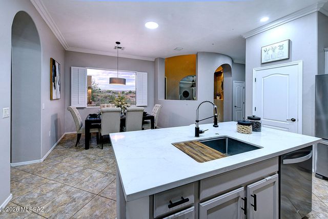 1734 W Acacia Bluffs Drive, Green Valley, AZ 85622