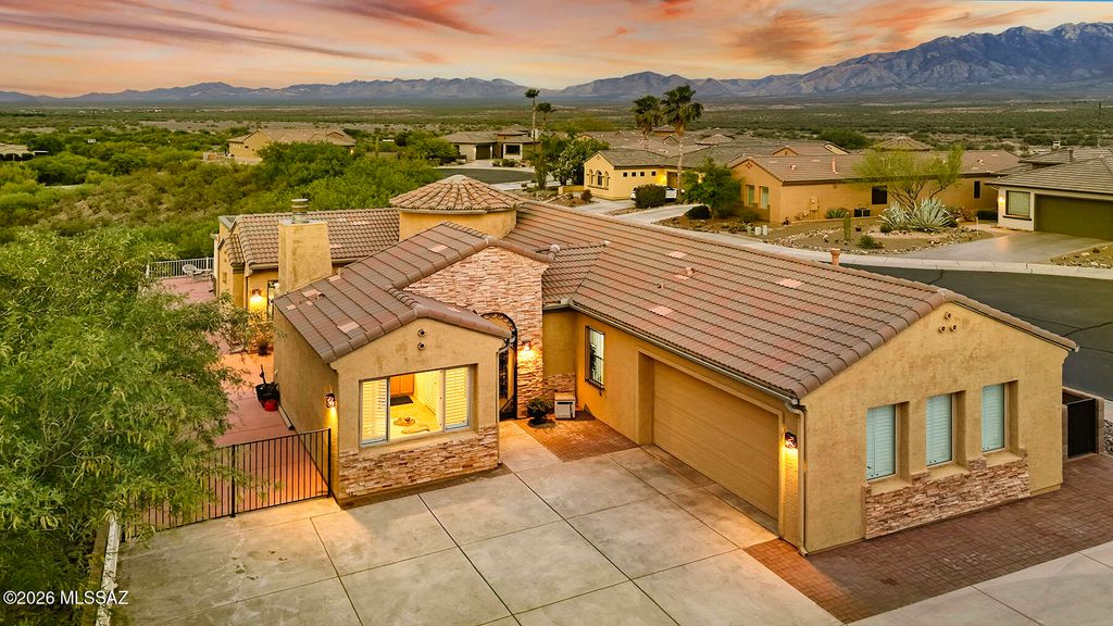 1734 W Acacia Bluffs Drive, Green Valley, AZ 85622