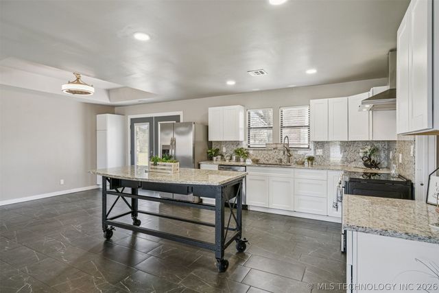 19805 S Lake Drive, Claremore, OK 74017