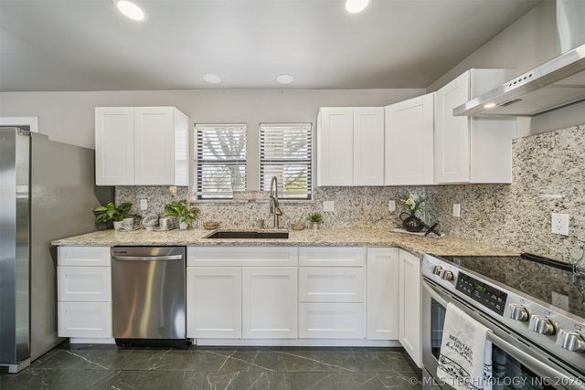 19805 S Lake Drive, Claremore, OK 74017