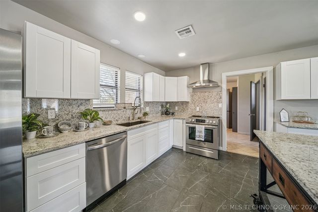 19805 S Lake Drive, Claremore, OK 74017