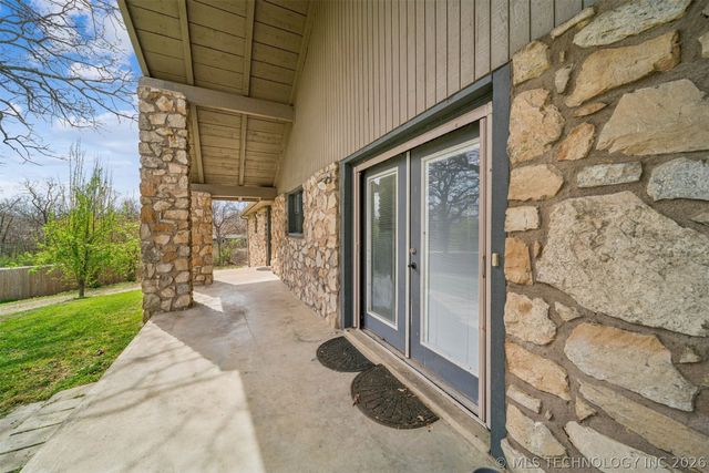 19805 S Lake Drive, Claremore, OK 74017