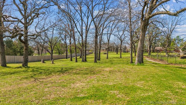 19805 S Lake Drive, Claremore, OK 74017