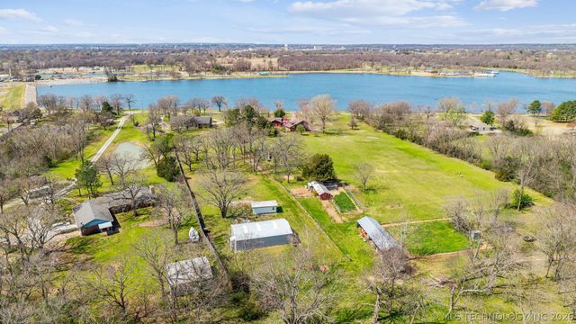 19805 S Lake Drive, Claremore, OK 74017