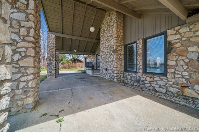 19805 S Lake Drive, Claremore, OK 74017