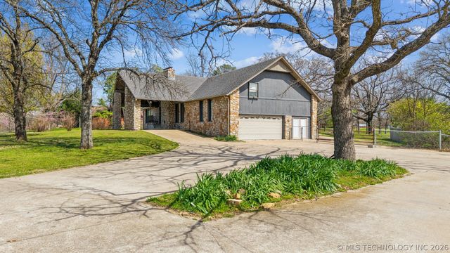 19805 S Lake Drive, Claremore, OK 74017