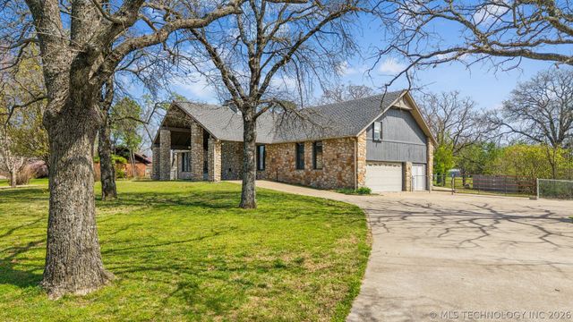 19805 S Lake Drive, Claremore, OK 74017